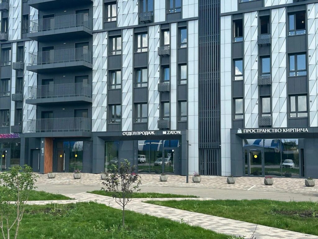 Здание шоу-рума на Набережной Иркута, 21